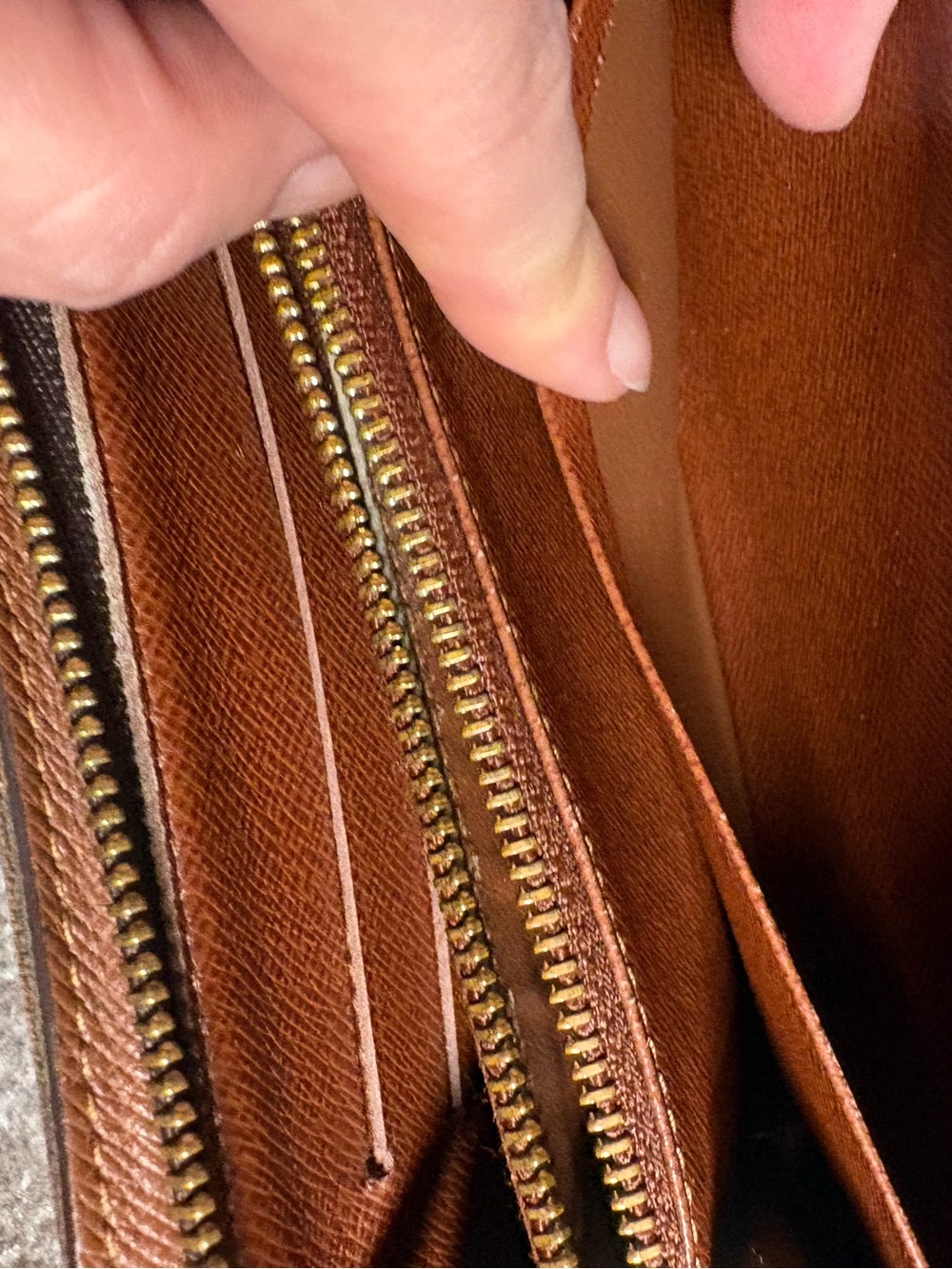 Auth LOUIS VUITTON M61727
PORTE MONNAIE ZIPPE wallet - Picture 9 of 14